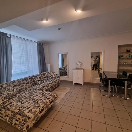 Camellia Studio Apartment & Parking Рига Экстерьер фото